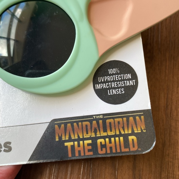 Star Wars Character Sunglasses - fits Child - Picture 3 of 6